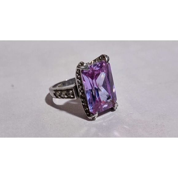 Vintage Size 8 Sterling Silver Large Purple Glass Stone Ring with CZ accents - Picture 3 of 5